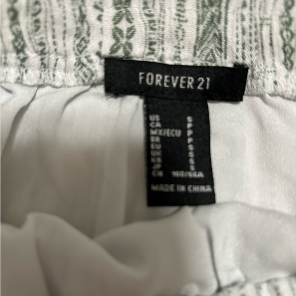 Short flowy A line skirt - Picture 2 of 2